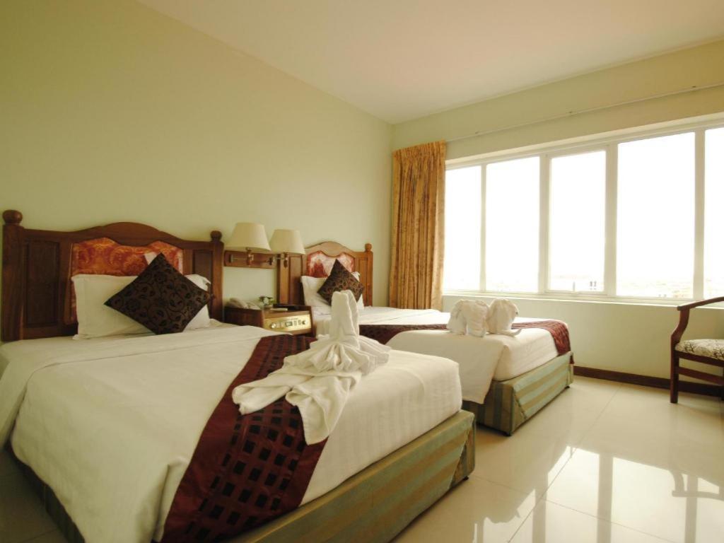 Midland Hotel Phnom Penh Bagian luar foto