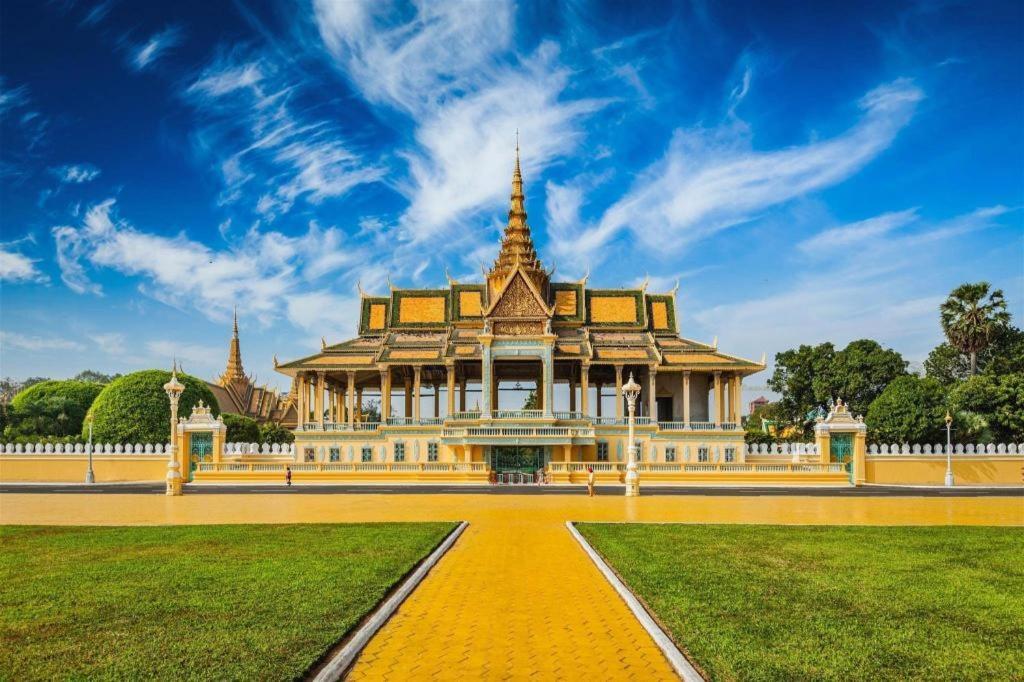 Midland Hotel Phnom Penh Bagian luar foto