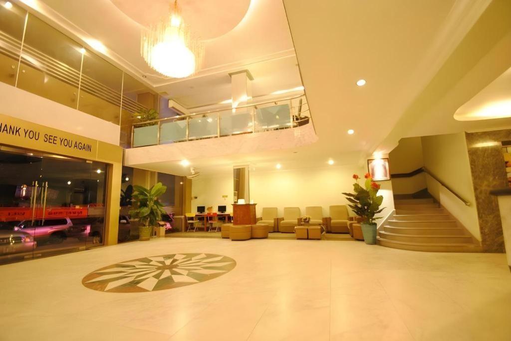 Midland Hotel Phnom Penh Bagian luar foto